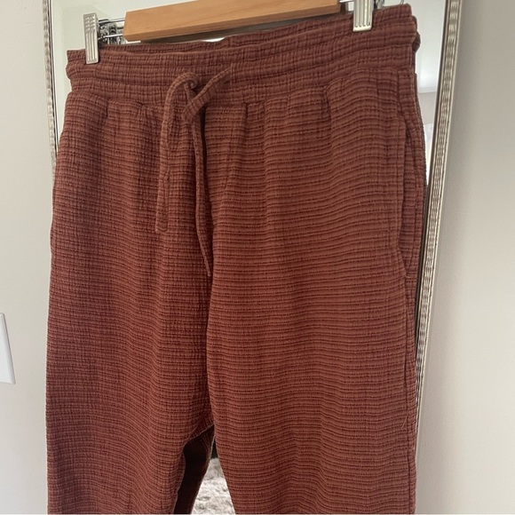 Little Lies Linen Blend Textured Pull On Pant - Picture 3 of 12